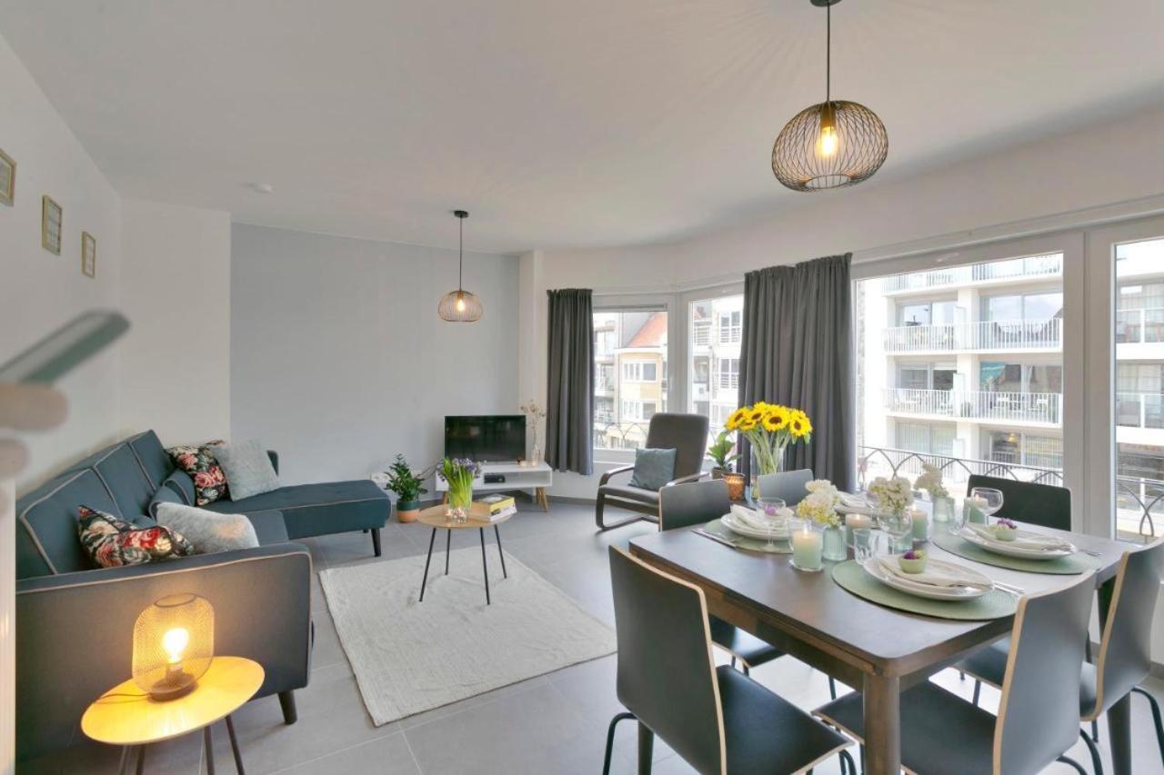 Delightful Family Apartment At Only 50 Meters From The Beach / Panne A Cote De Panne Kültér fotó